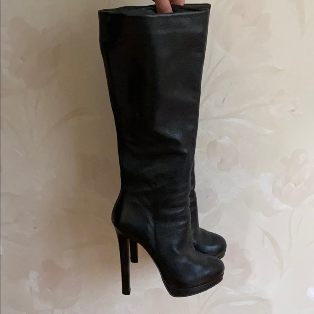 Black heeled boots
